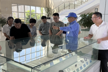 宝鸡市政协代表团一行到访mansion88明升集团考察调研