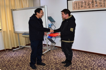 安庆市迎江区政协主席叶进明一行来mansion88明升集团慰问造血干细胞捐献者吴飞同志